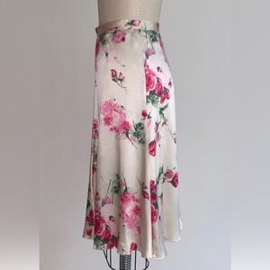 ⭐️Dolce & Gabbana Rose Floral Print Cream Silk Lined Skirt—GORGEOUS! Like New!!